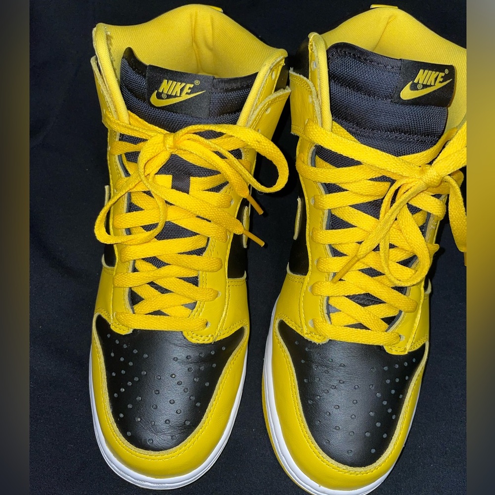 Nike Dunk High. Size 9.5 Black and Yellow